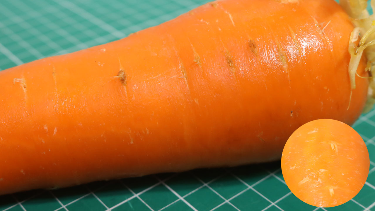 ジップロックで2.5ヶ月保存したニンジンの表面