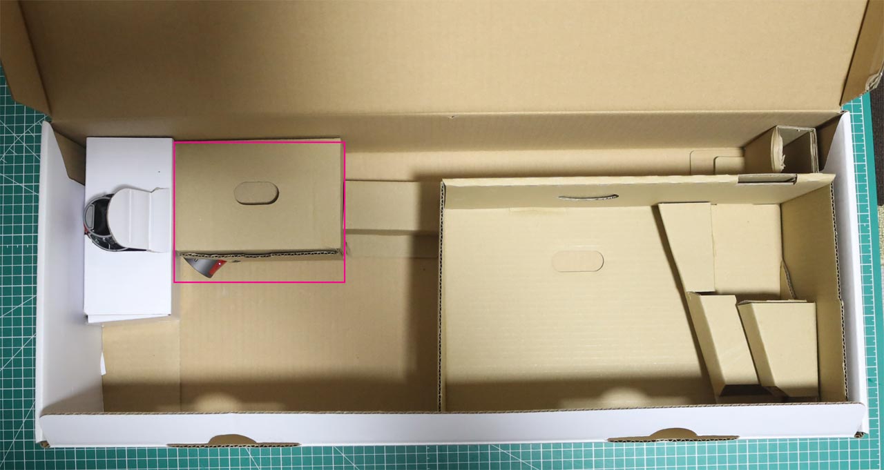 ダイソン V8 Slim Fluffyのしまい方/箱にしまう手順(ミニソフトブラシ 収納場所)