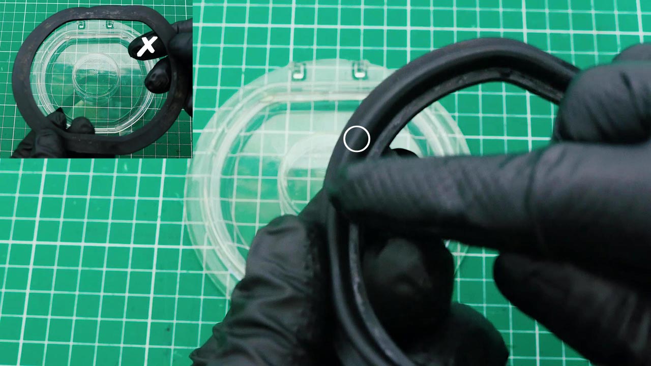 dyson V7/V8 クリアビンのパッキンを取り付ける手順.1(パッキンを取り付ける向き)